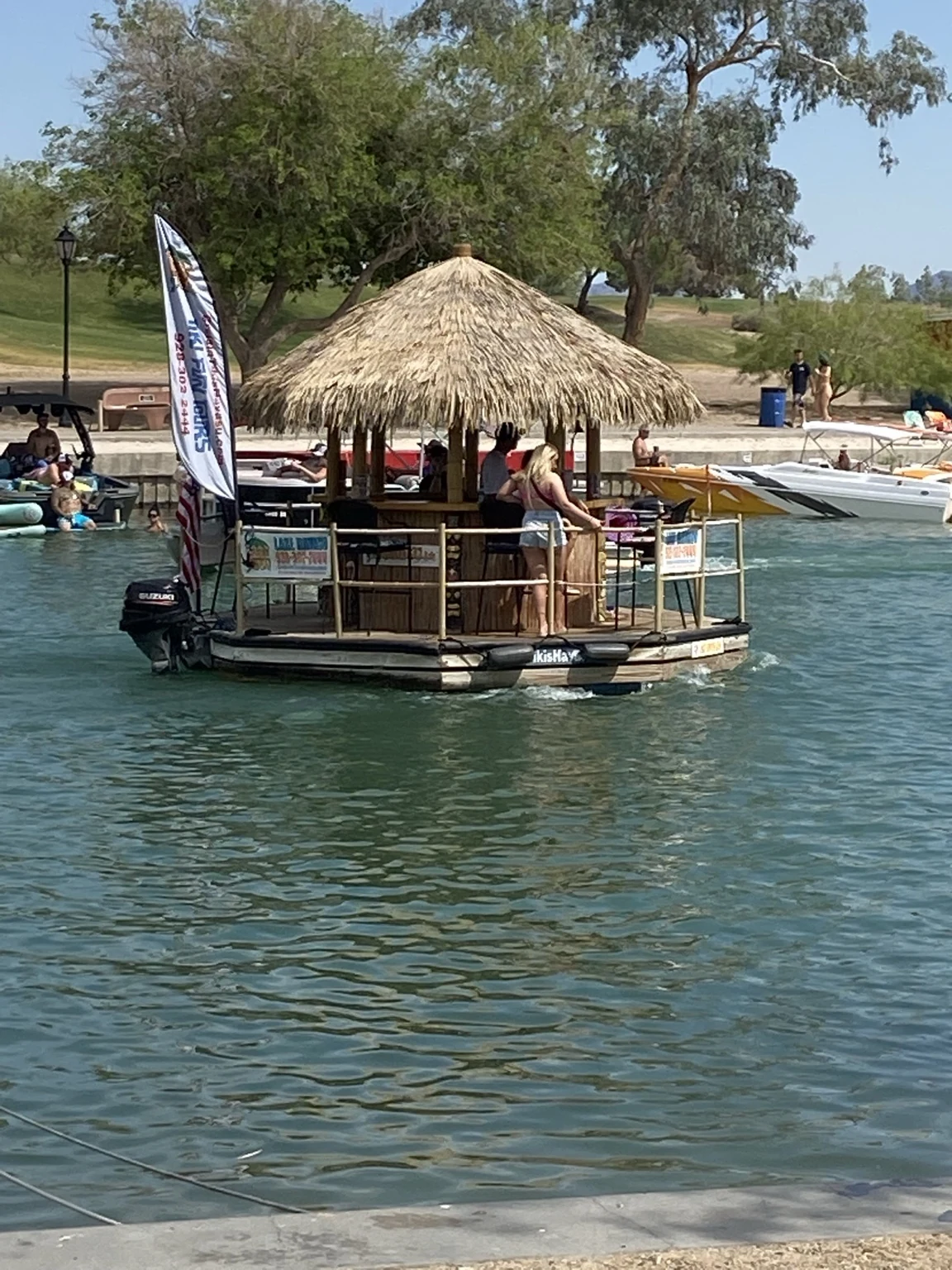 Tiki Boat auf dem Lake Havasu